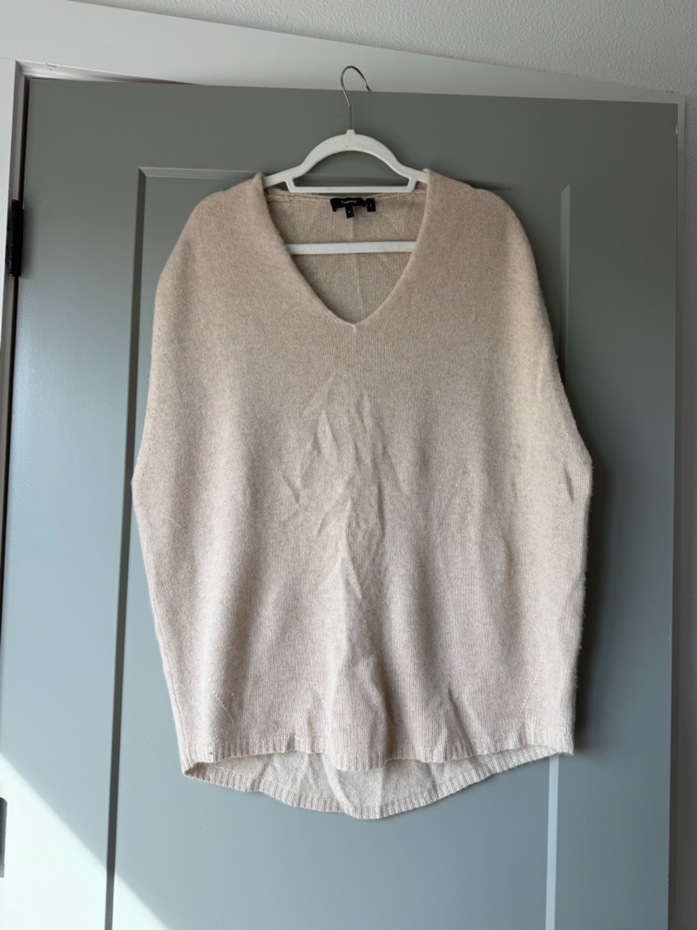 Theory Cream V-Neck Cape - 100% cashmere